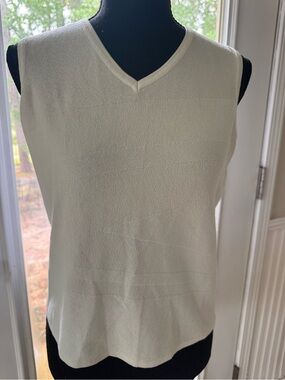 Nordstrom white V-neck sleeveless top size M